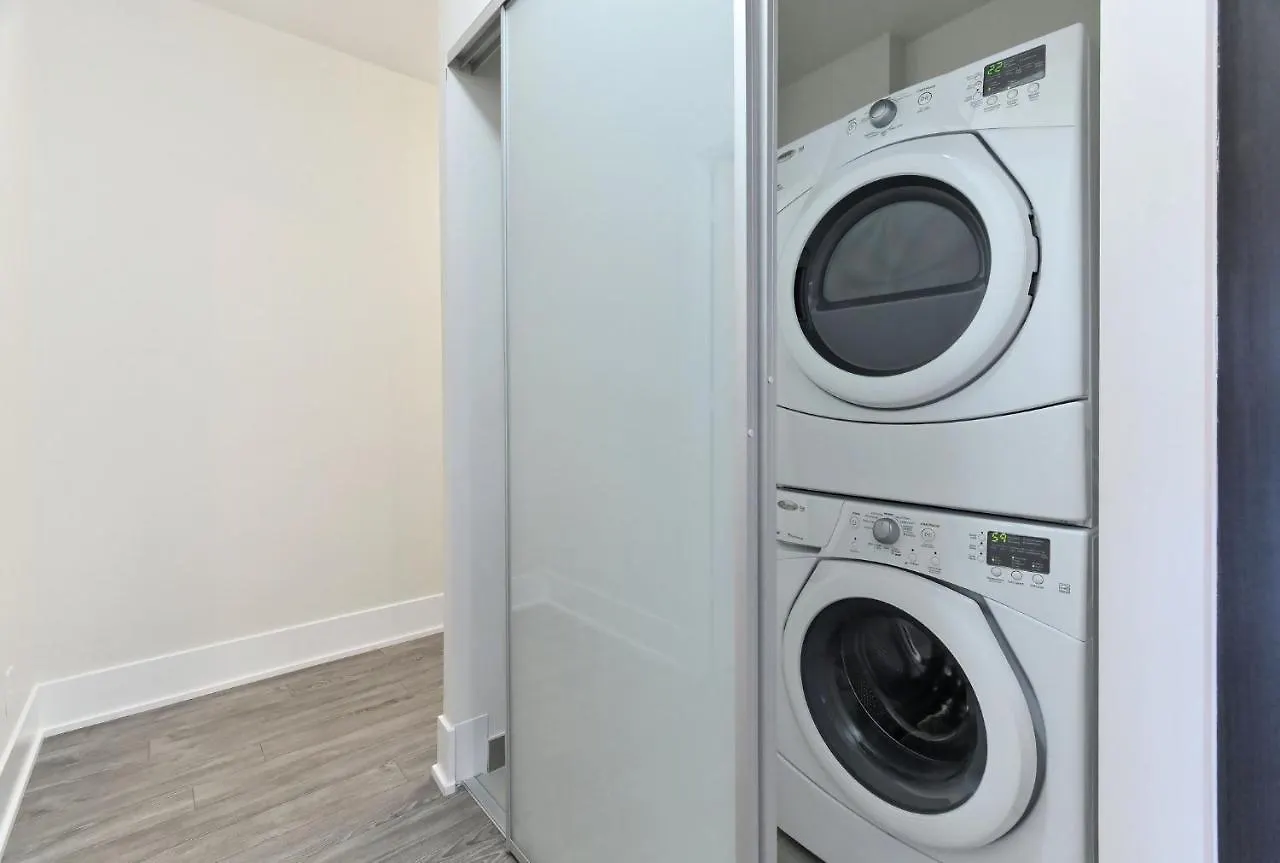 Delsuites - 300 Front Street - 30 Night Stays Toronto Canada
